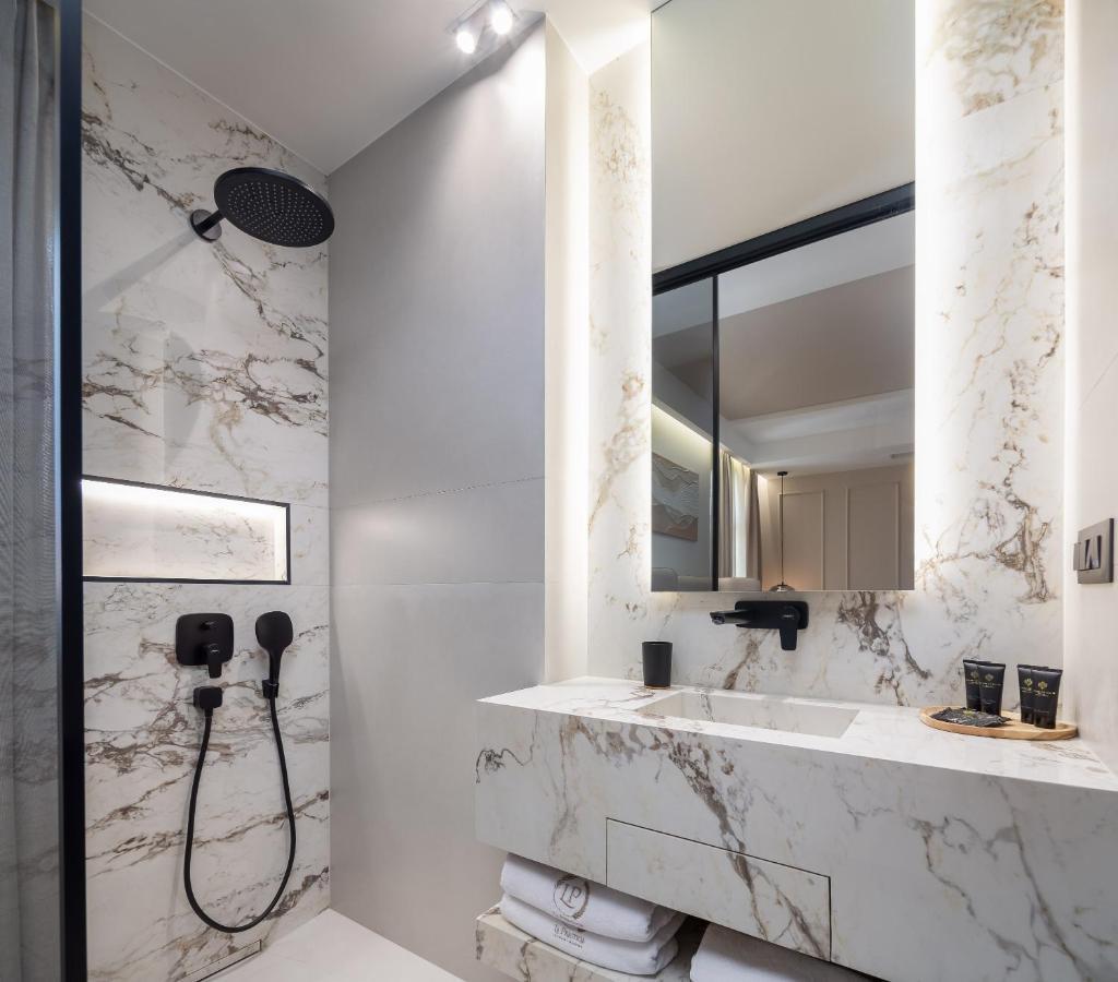 Luxury Rooms Le Prestige Few Minutes From Split'S Iconic Waterfront Exterior photo