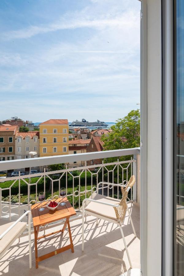 Luxury Rooms Le Prestige Few Minutes From Split'S Iconic Waterfront Exterior photo