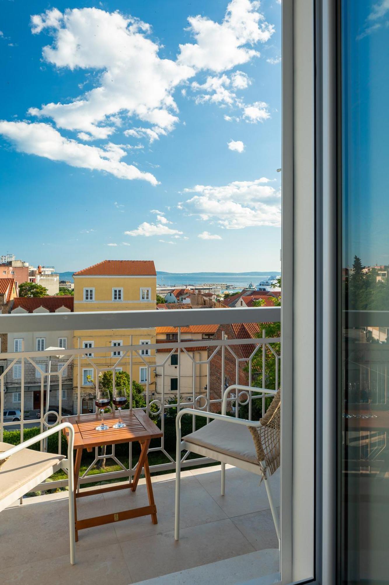 Luxury Rooms Le Prestige Few Minutes From Split'S Iconic Waterfront Exterior photo