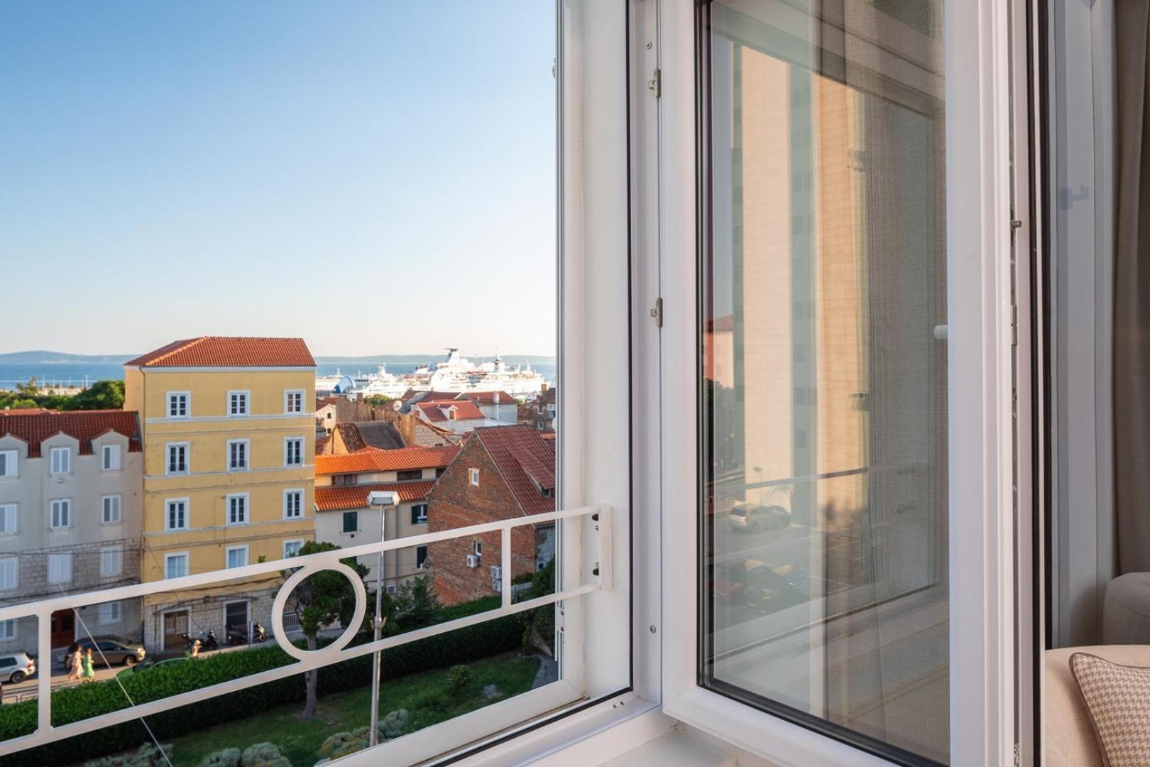 Luxury Rooms Le Prestige Few Minutes From Split'S Iconic Waterfront Exterior photo