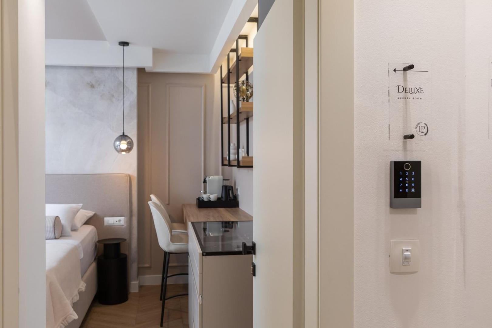 Luxury Rooms Le Prestige Few Minutes From Split'S Iconic Waterfront Exterior photo