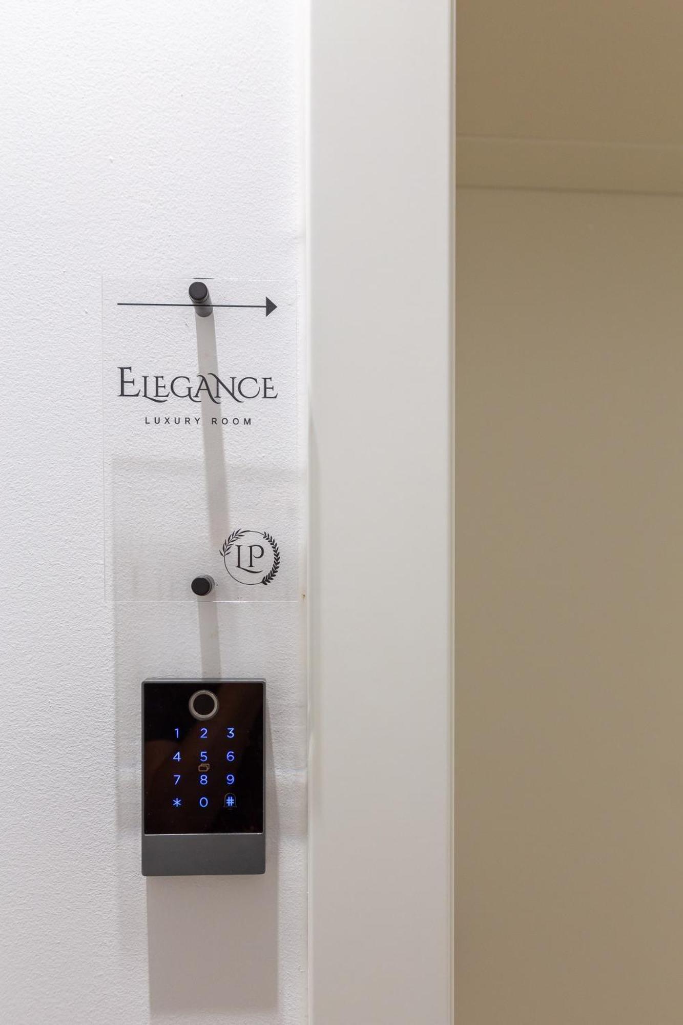 Luxury Rooms Le Prestige Few Minutes From Split'S Iconic Waterfront Exterior photo